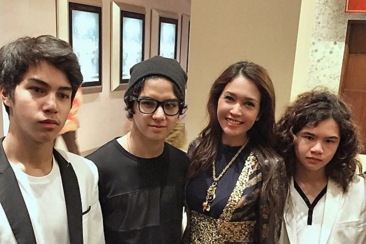 Maia Estianty dan anak-anaknya
