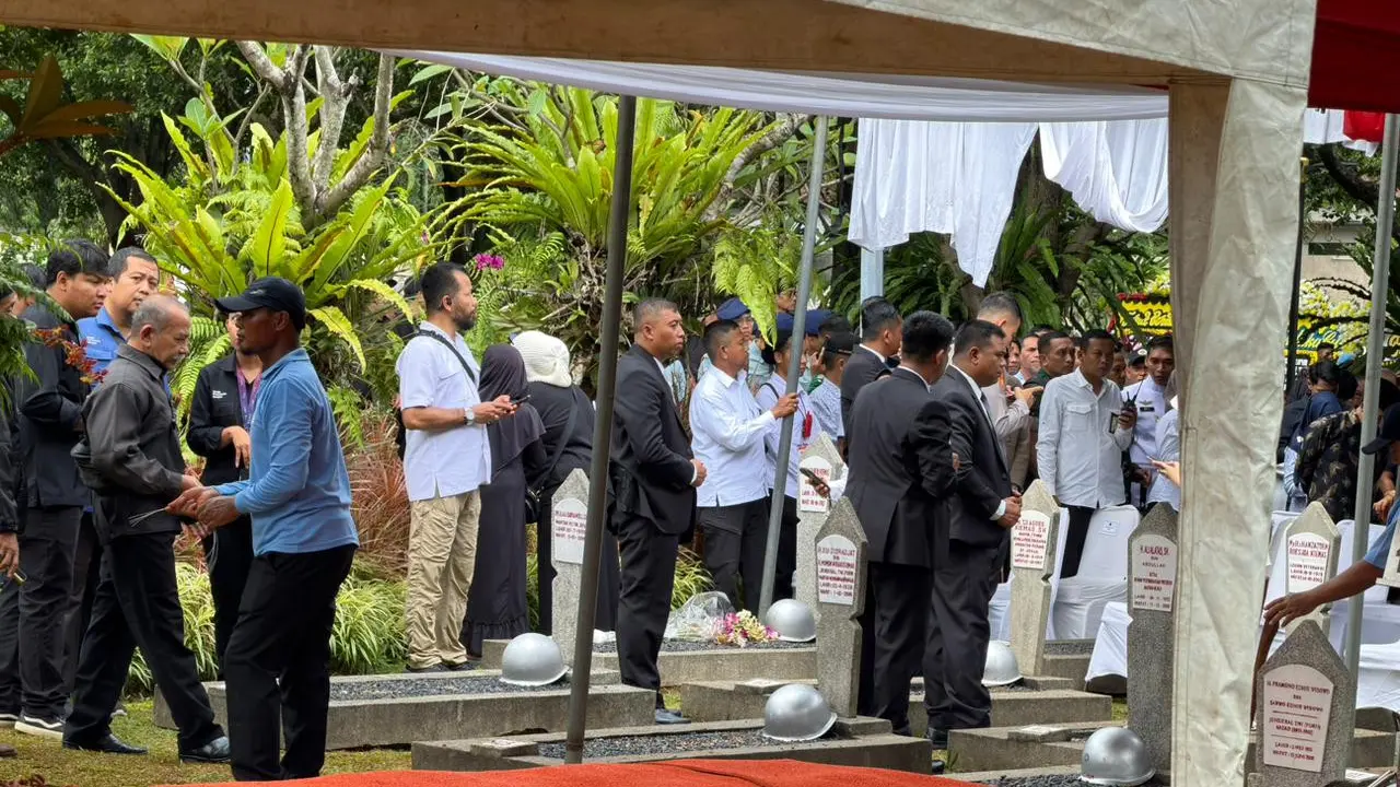 Pemakaman Wakil Presiden (Wapres) ke-6 RI Try Sutrisno di Taman Makan Pahlawan (TMP) Kalibata Jakarta Selatan.