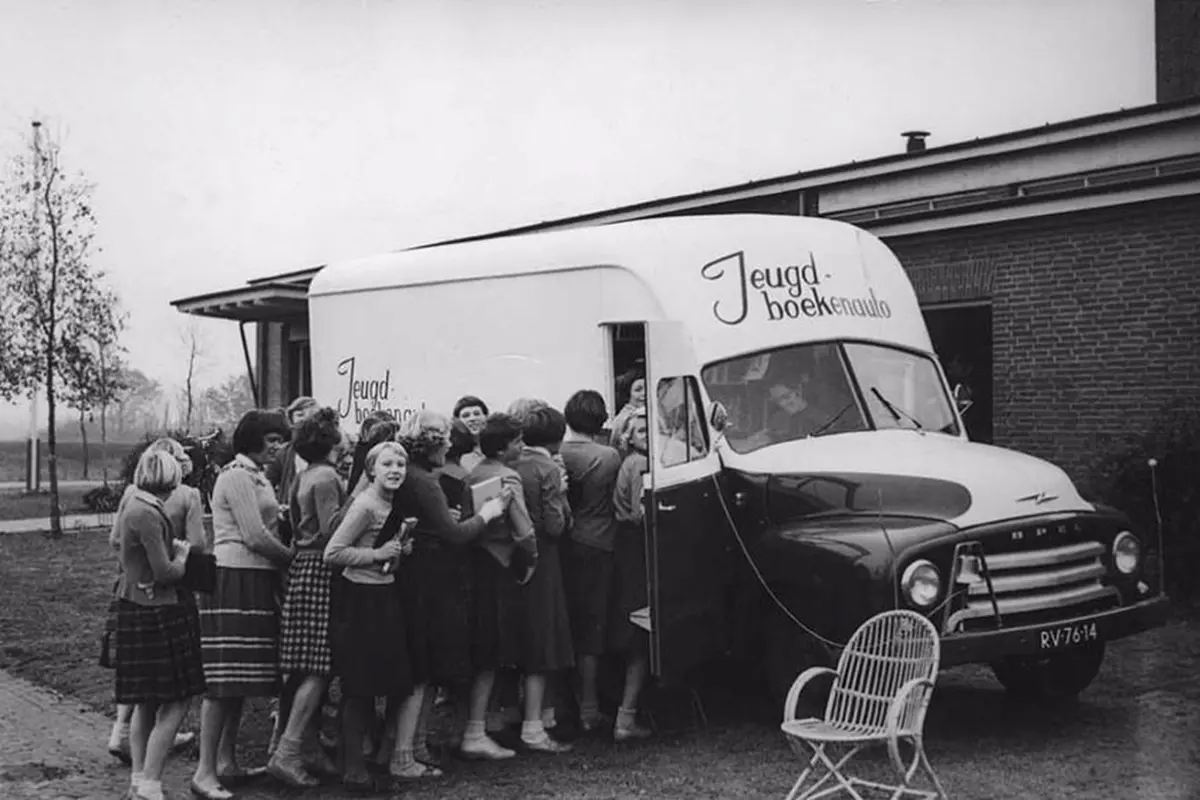 [Bintang] 10 Mobil Perpustakaan Jadul dari Seluruh Dunia, Indonesia Ada!