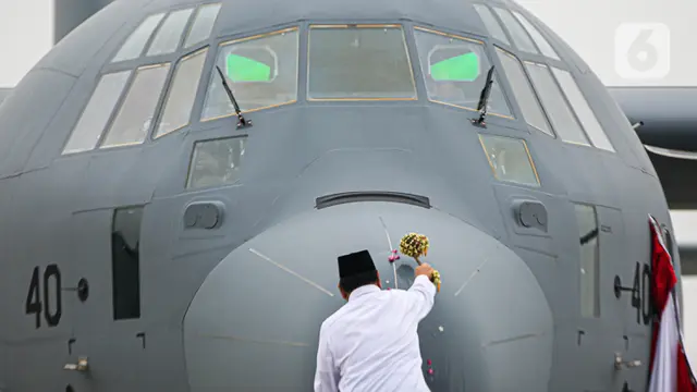 Prabowo Serah Terima Pesawat C-130J Super Hercules ke KSAU