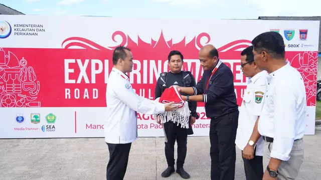 KKP Kibarkan Merah Putih di Bawah Laut Mandeh Sumatera Barat