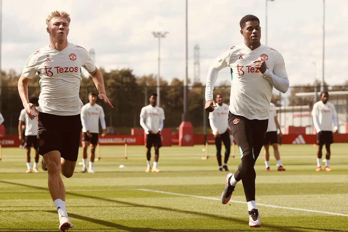 Foto: Senyum Semringah Pemain MU saat Latihan Jelang Lawan Brighton di Liga Inggris