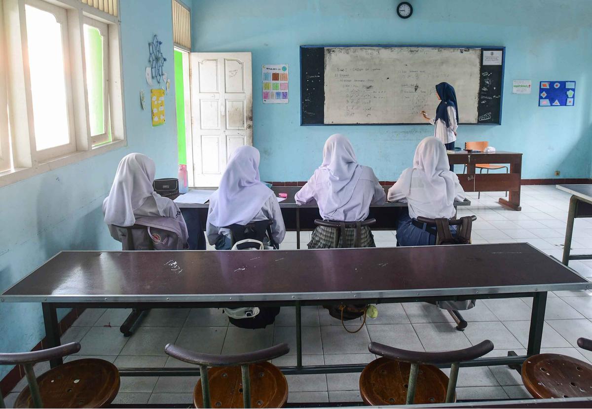FOTO: Satu Kelas Hanya Empat Murid, Potret Sepinya SMA Swasta di Depok