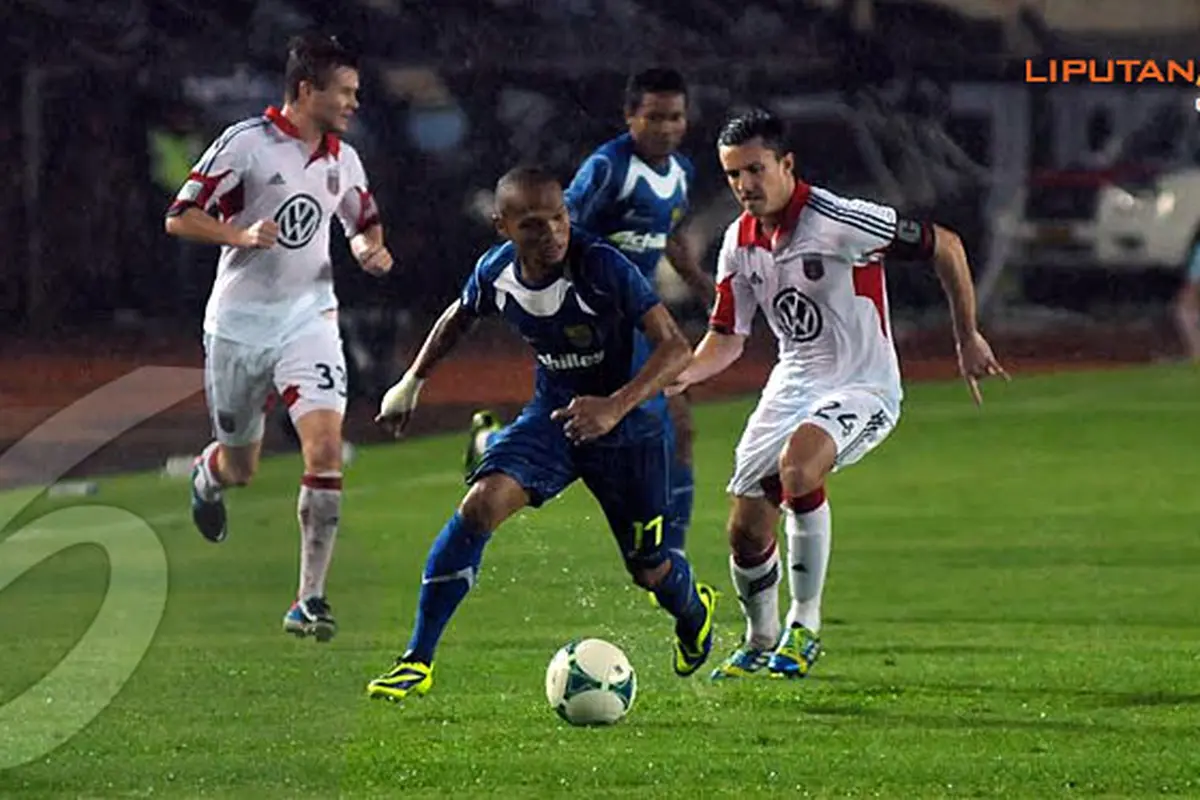 persib-v-dcunited-galeri-4-131207a.jpg