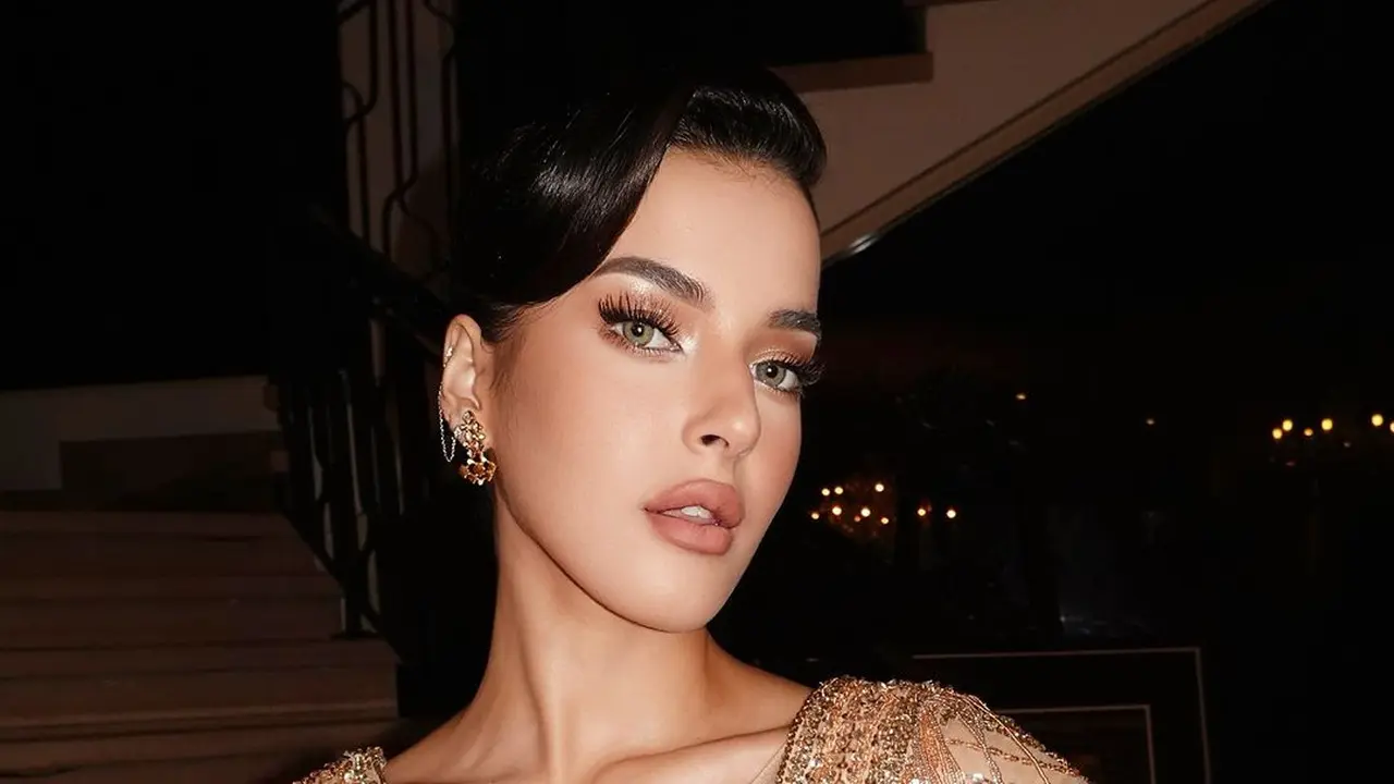 6 Potret Tasya Farasya Tampil Memukau Sebagai ‘Gatsby Doll’ dengan Gaun Berpayet Emas