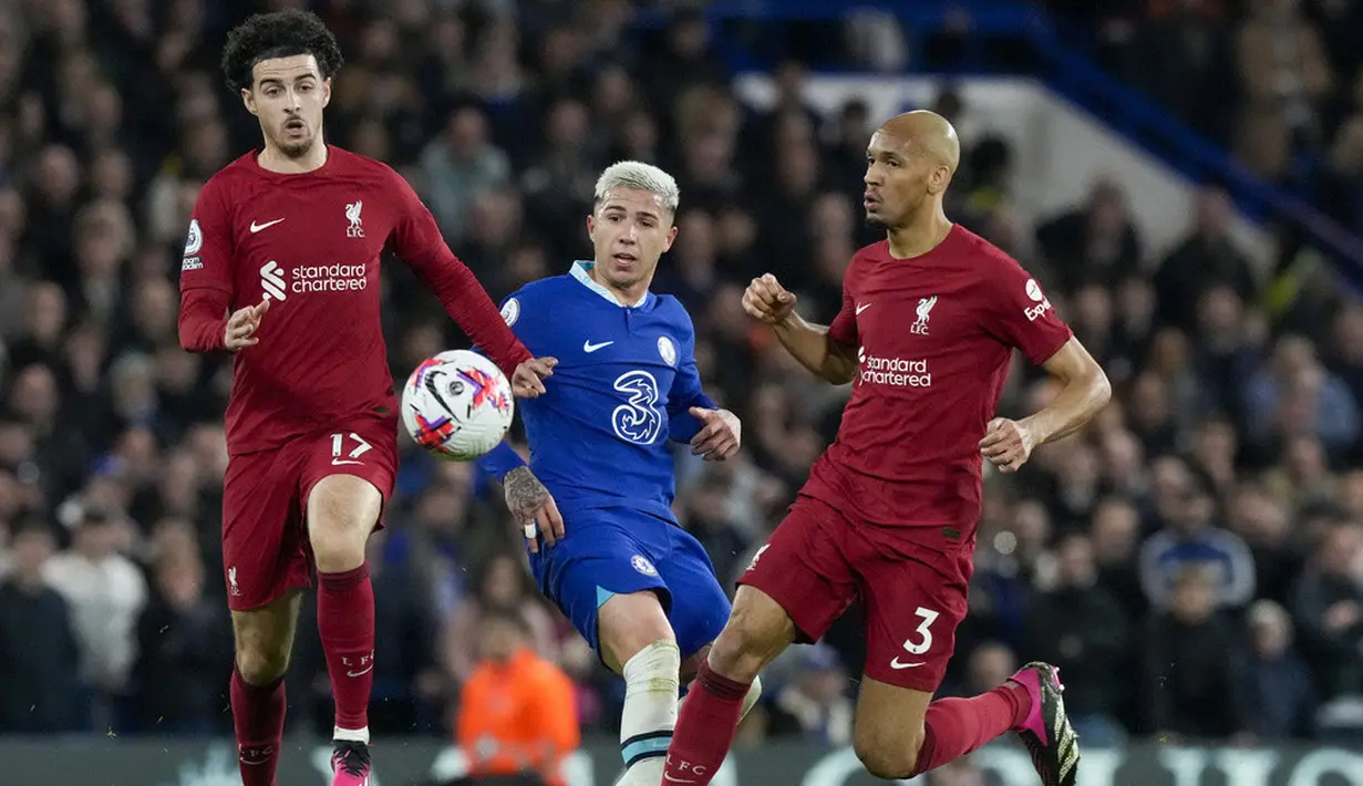 <p>Hasil Chelsea vs Liverpool tidak membantu perjuangan masing-masing tim. Chelsea masih berada di luar 10 besar karena baru mengoleksi 39 poin. (AP Photo/Frank Augstein)</p>