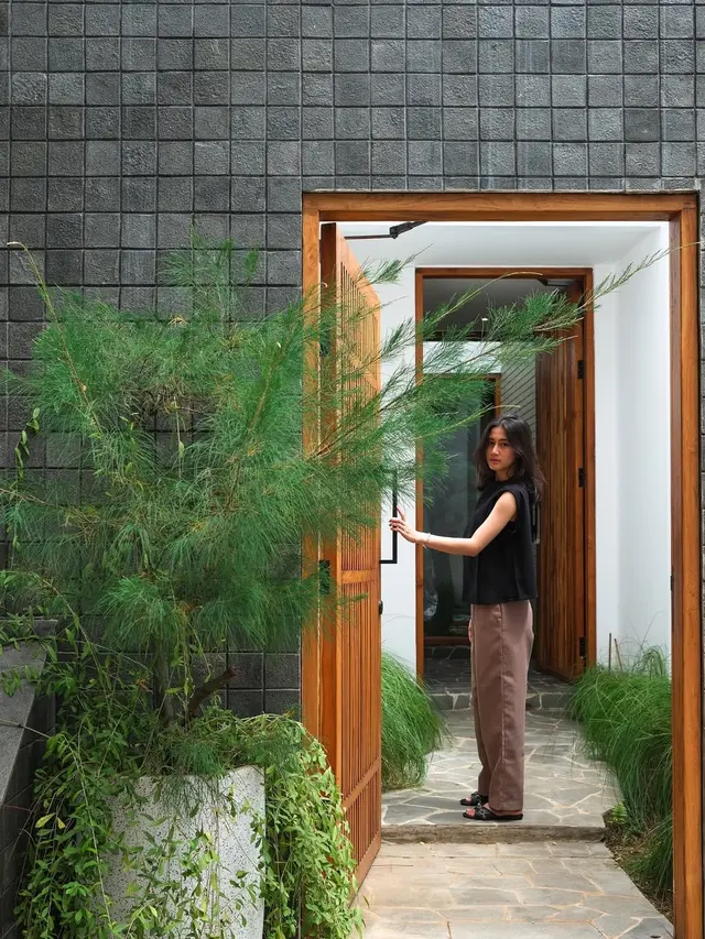 6 Potret Rumah Baru Keisya Levronka Bergaya Jepang, Estetik dengan Elemen Kayu