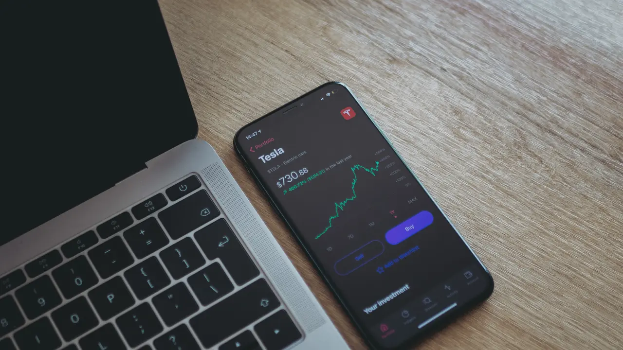 Saham Tesla merosot pada Kamis, 20 April 2023 waktu setempat usai rilis laporan keuangan. Kuartal I 2023. (Foto: Aidan Hancock/Unsplash)