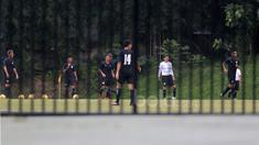 Tim Thailand menjalani latihan tertutup jelang melawan Timnas Indonesia pada Final Piala AFF 2016 leg pertama. (Bola.com/Nicklas Hanoatubun)