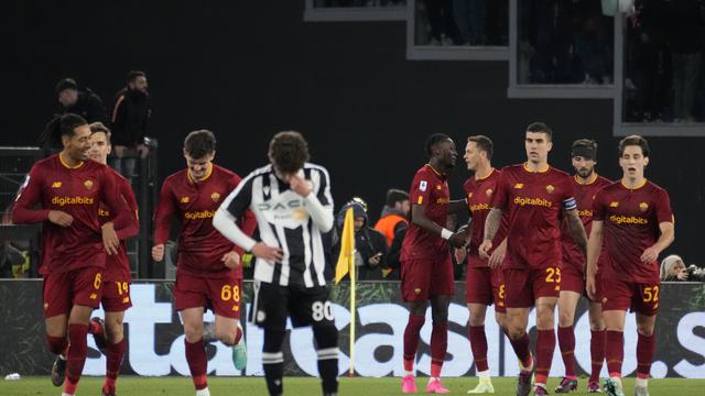 Selebrasi pemain AS Roma ketika menang atas Udinese