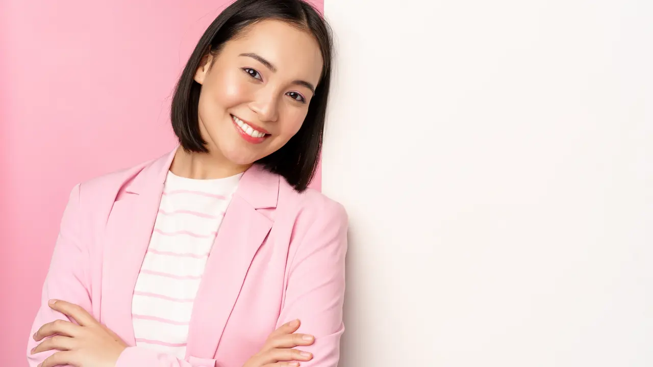 wanita agustus pink