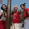 Girl Band Jepang Daruma Rollin Ikut Panjat Pinang