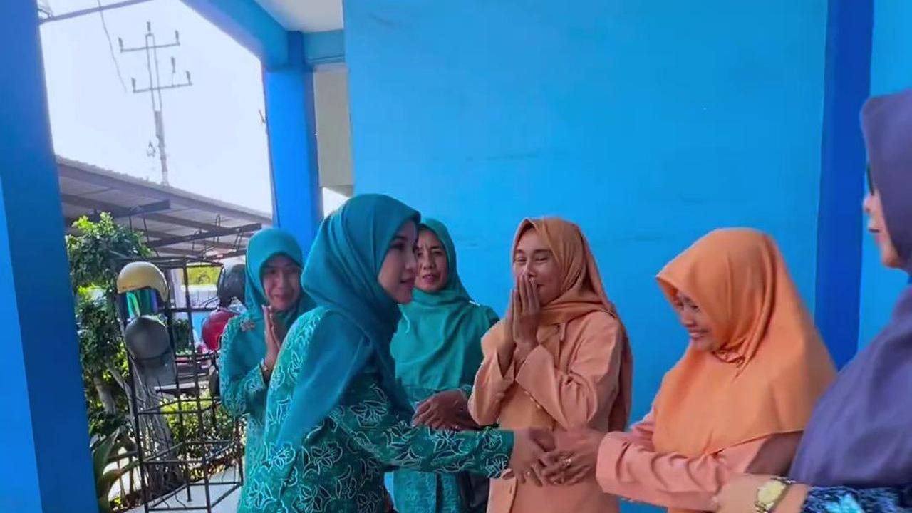 Pukul 08.10 pagi, Chacha Frederica kembali ke Kendal untuk melanjutkan kegiatan sebagai Ketua Tim Penggerak PKK Kabupaten Kendal.