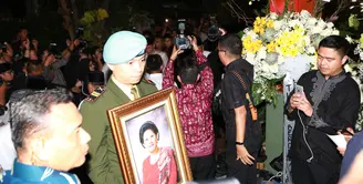 Jenazah Ani Yudhoyono tiba di Cikeas