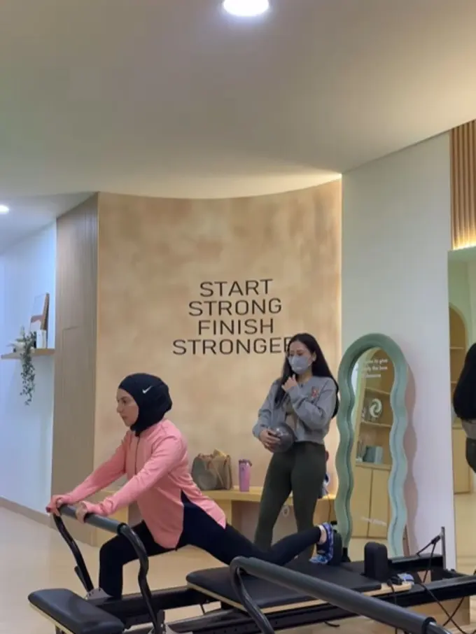 7 Inspirasi Outfit Pilates Hijab Friendly (photo by freepik.com)