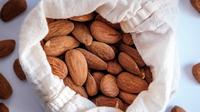 Ilustrasi Kacang Almond Credit: unsplash.com/Ignacio
