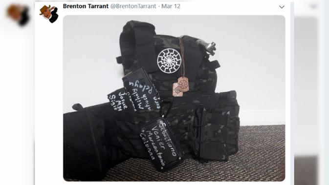 Tulisan di rompi anti-peluru salah satu pelaku penembakan masjid di Selandia Baru pada 15 Maret 2019 (sumber: Twitter / @BrentonTarrant)