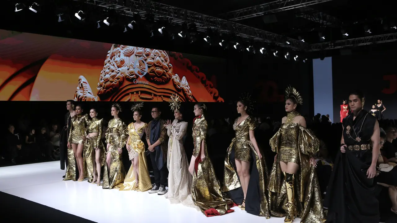 Gaya Glamor Masayu Anastasia, Laura Moanne hingga Ochi Rosdiana Kenakan Busana Rancangan Eko Tjandra yang Terinspirasi dari Majapahit