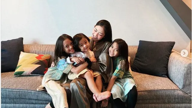 Ririn Dwi Ariyanti bersama dengan anak-anaknya