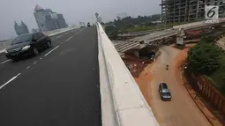 Suasana flyover Lebak Bulus di Jalan TB Simatupang, Jakarta Selatan, Kamis (19/10). Flyover ini diharapkan mampu mengurai kemacetan di Jalan TB Simatupang menuju Jalan RA Kartini, Lebak Bulus dan Ciputat. (Liputan6.com/Immanuel Antonius)