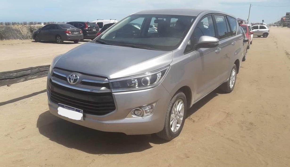 Toyota Innova berjemur di bawah panas matahari Argentina. (Source: Instagram/@toyotainnovaintheworld)