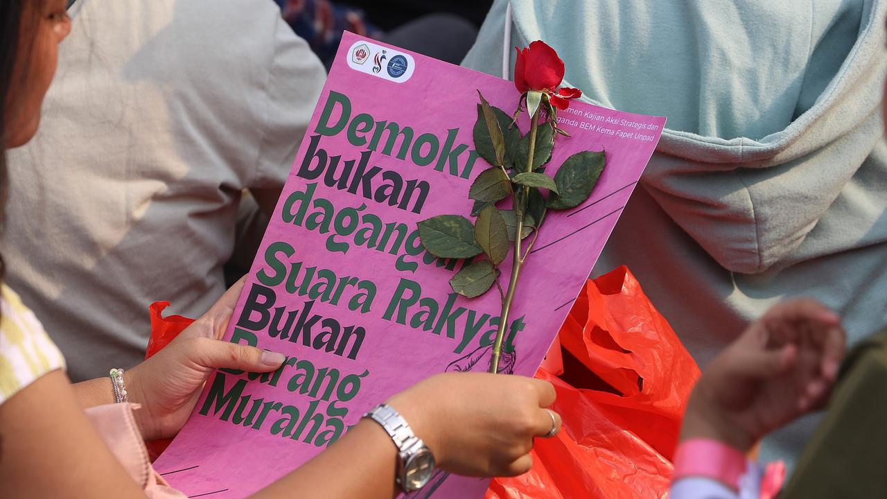 Demo DPR, BEM UI Tagih Tuntutan 17+8 Hingga Kritik Purbaya dan Wiranto