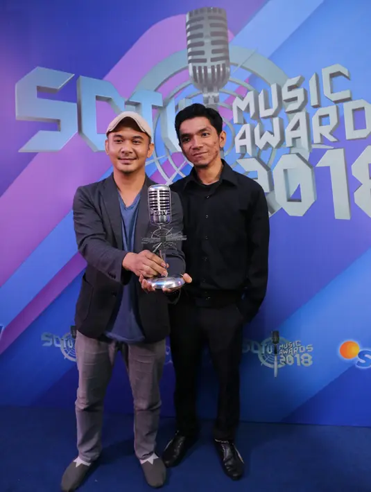 Lagu Akad milik Payung Teduh berhasil memenangkan dalam kategori Lagu Pop Paling Ngetop. Lagu tersebut lebih unggul dari Bidadari Tak Bersayap milik Anji, Bukti milik Virgoun, Jadi Aku Sebentar Saja milik Judika dan Kekasih Bayangan Cakra Khan.