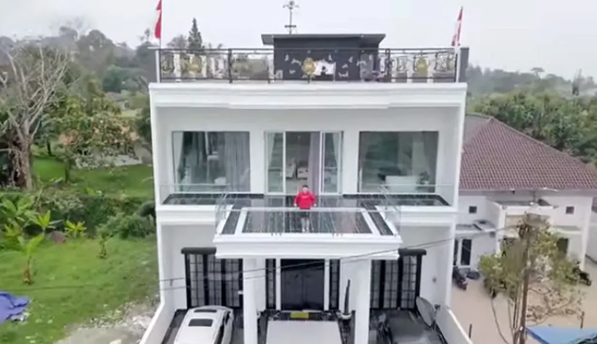 Rumah Kartika Putri dan Habib Usman (Youtube/RioMotret)