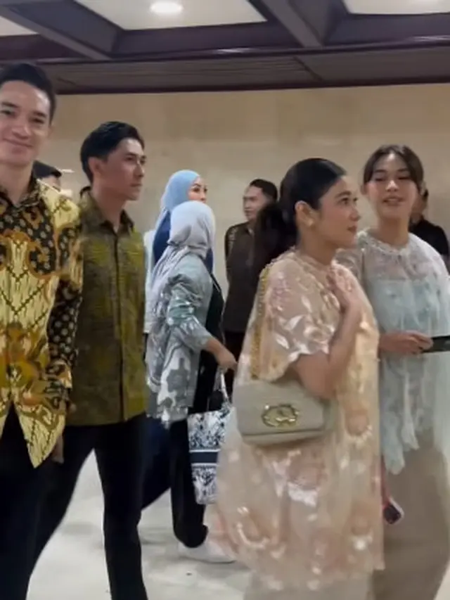 Gaya Kompak Nana Mirdad dan Naysilla Mirdad Support Sang Ayah yang Dilantik Jadi Anggota DPR