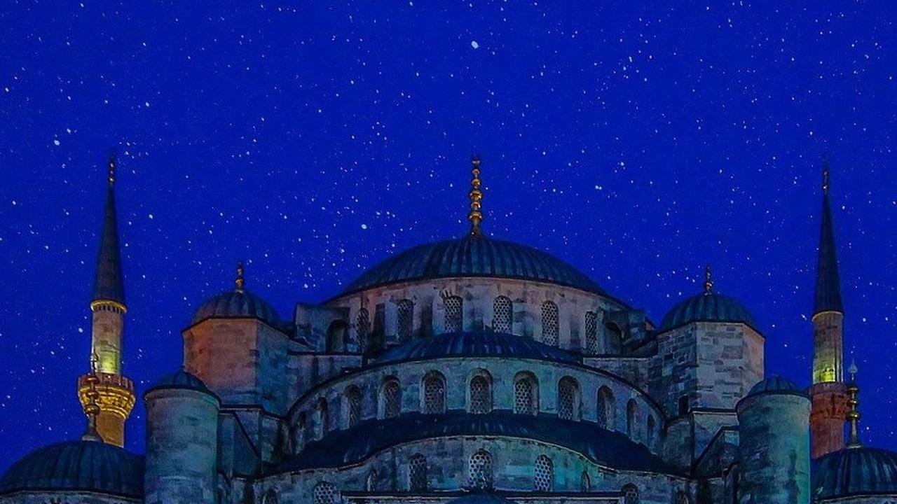 Doa Malam Isra Miraj 2024, Ketahui Keutamaan dan Cara Mengamalkannya