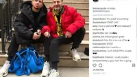 Marc Jacobs melamar Char Defrancesco di sebuah restoran yang diiringi oleh flahs mob (instagram/themarcjacobs)