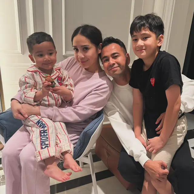 Para Artis Ini Hadiahi Mobil Mewah untuk Kado Ultah Anaknya, Keisha Alvaro Diberi Mercedes-Benz di Usia 20 Tahun