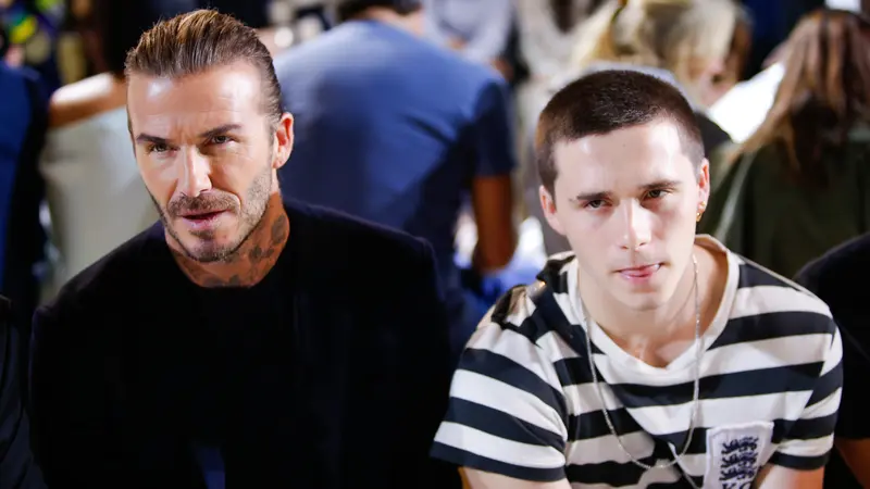 Beckham dan Brooklyn Nonton Fashion Show Victoria