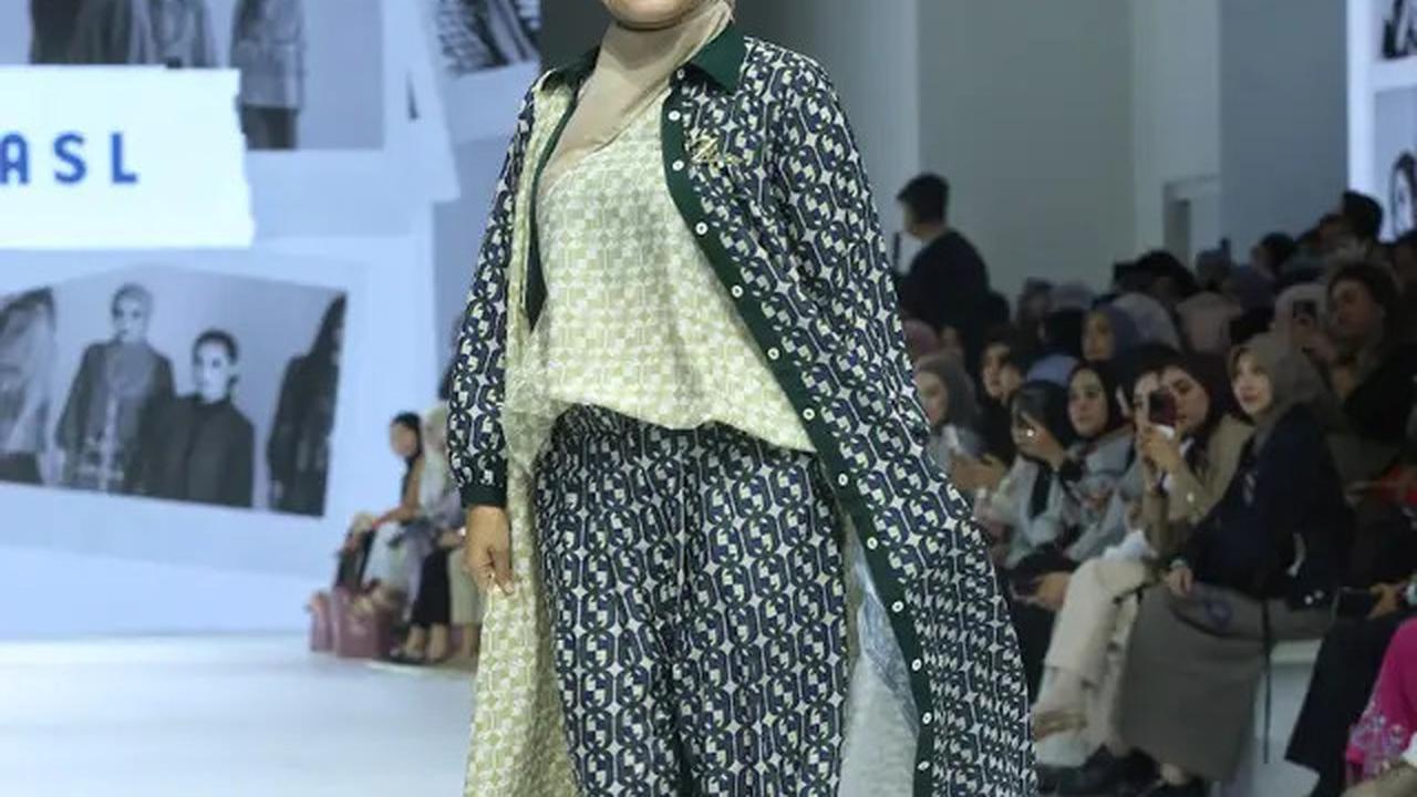 6 Pesona Titi Kamal dan Nabila Syakieb Pakai Berhijab dalam Koleksi Terbaru Zaskia Sungkar di JFW 2025