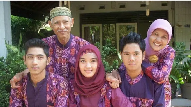 6 Potret Jadul Arya Saloka saat Beranjak Dewasa, Foto Kuliah Curi Perhatian