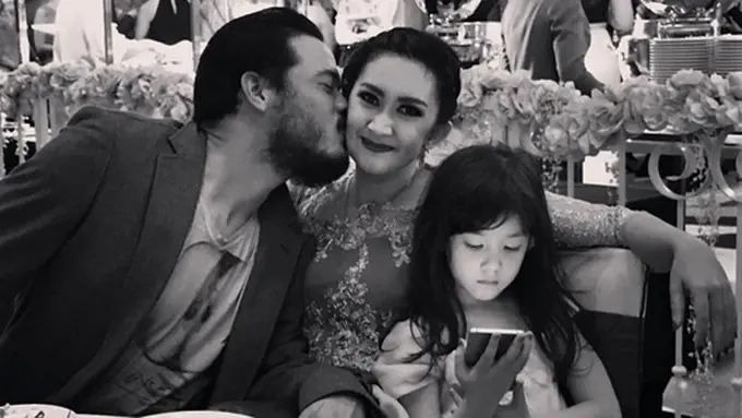 [Bintang] Nafa Urbach