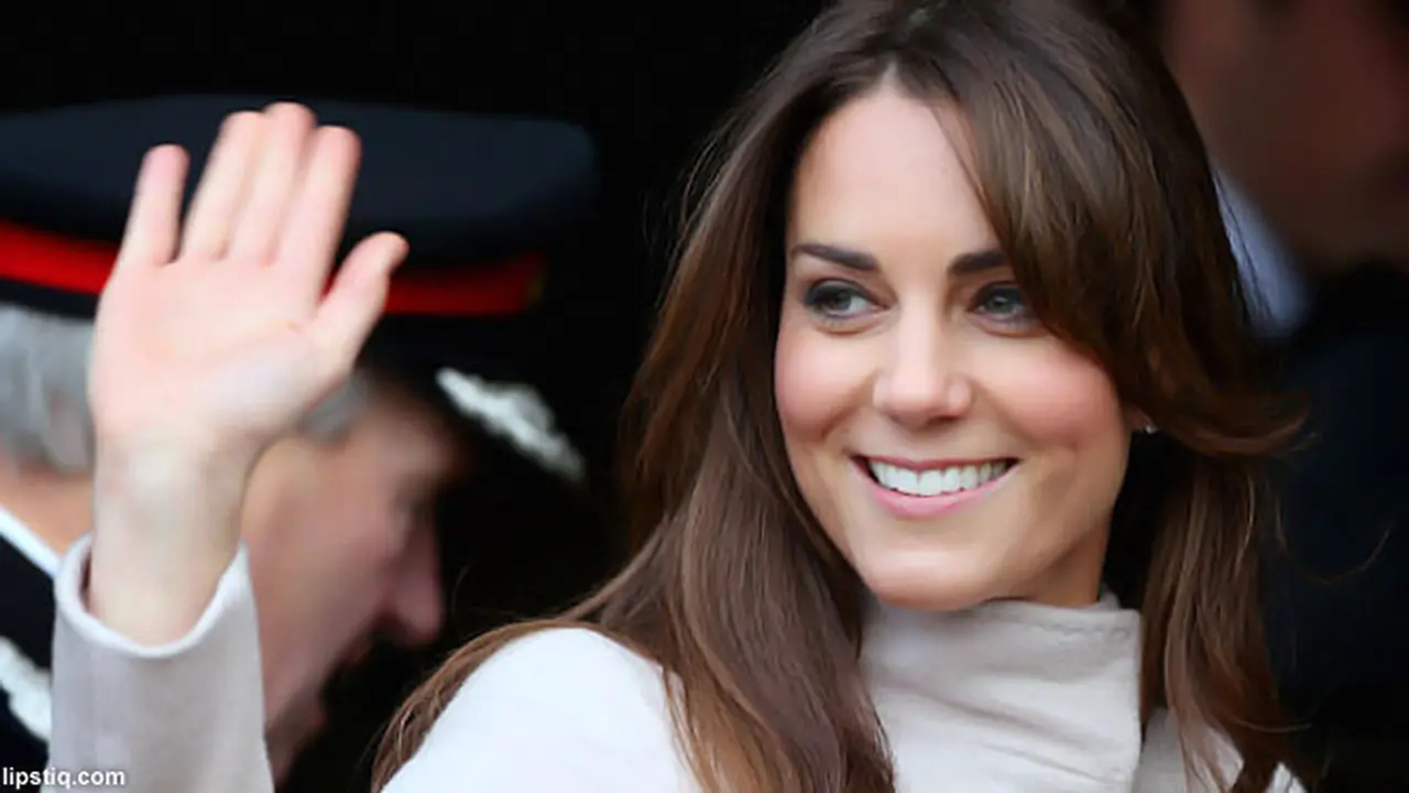 kate-middleton-senyum-130201c.jpg