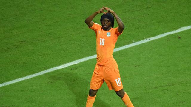 10 Pesepak Bola Ini Tetap Bertanding Saat Ramadan