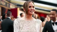 Kemesraan John Legend dan Chrissy Teigen memang seringkali terlihat di hadapan publik. Namun belakangan, keduanya dikabarkan akan berpisah dan mengakhiri hubungannya. (AFP/Christopher Polk)