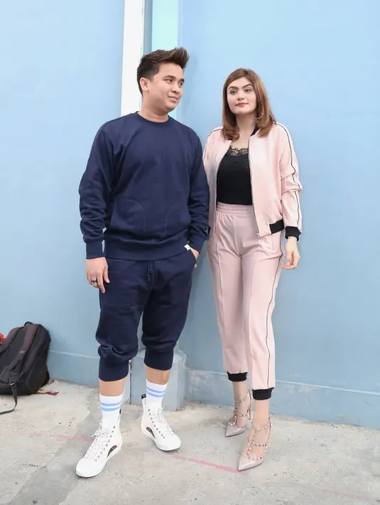 "Jadi pemberitaan diluar sana yang katanya bang Billy nikah siri itu sama sekali hoax, terus foto pra wedding sama sekali itu hoax, terus yang dibilang bang Billy ngerebut istri orang itu hoax, yang bang Billy punya anak dari Hilda hoax," timpal Billy.