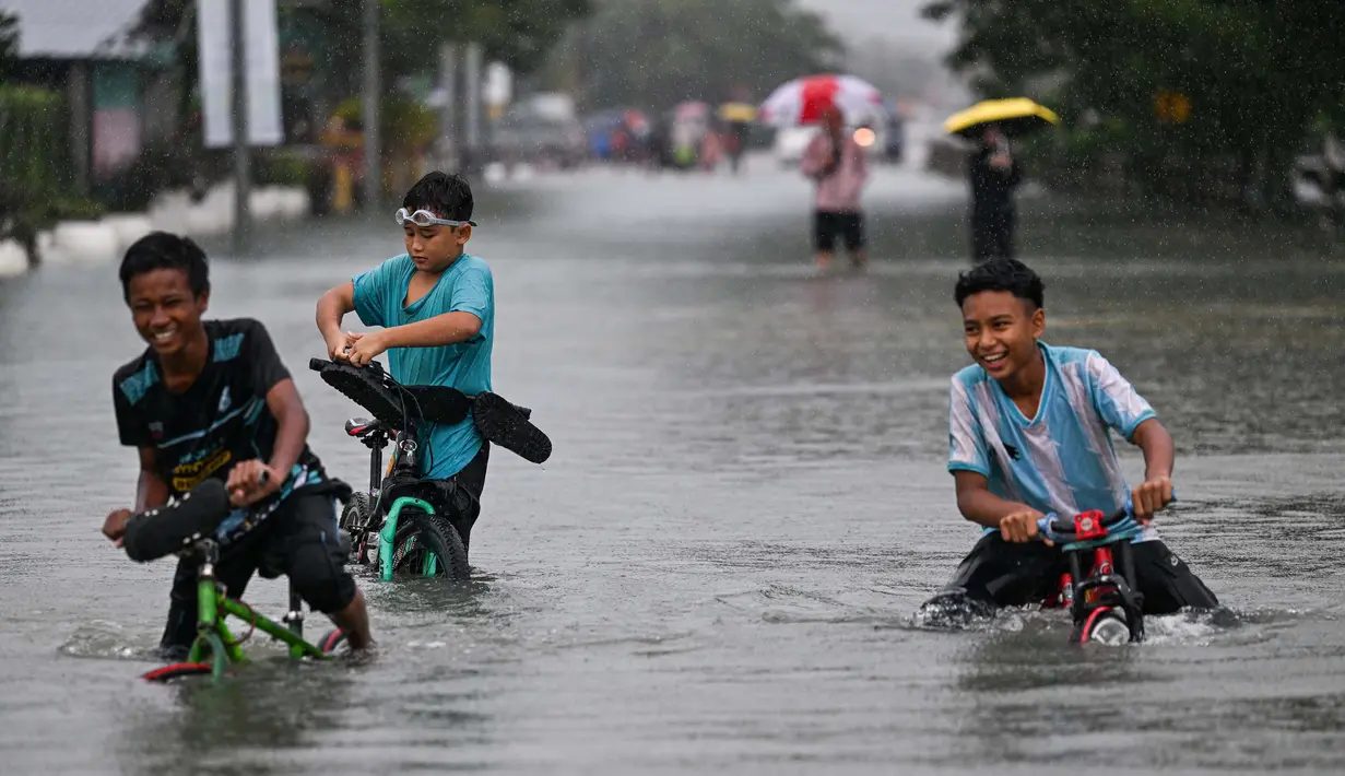 Pemerintah Malaysia menyebut banjir terjadi di beberapa negara bagian. (MOHD RASFAN/AFP)