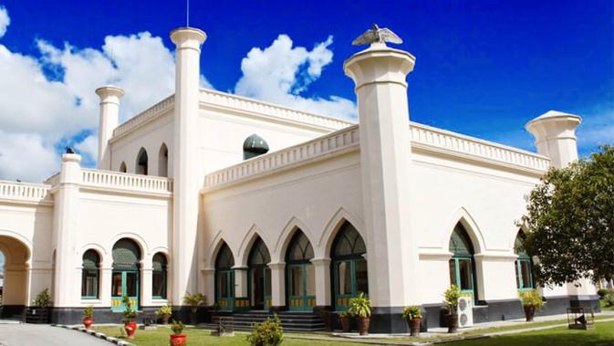 6 Fakta Menarik tentang Siak, Punya Istana Sultan hingga Danau Zamrud - Vimarsana News