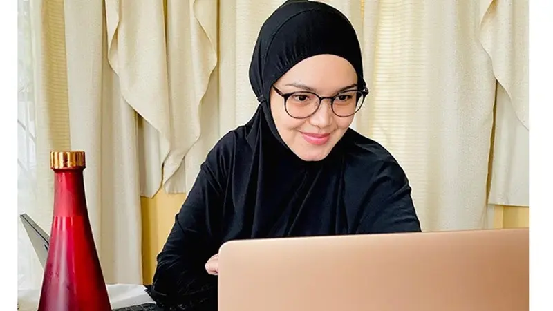 4 Aktivitas Siti Nurhaliza saat Malaysia Lockdown, Gelar Konser Online
