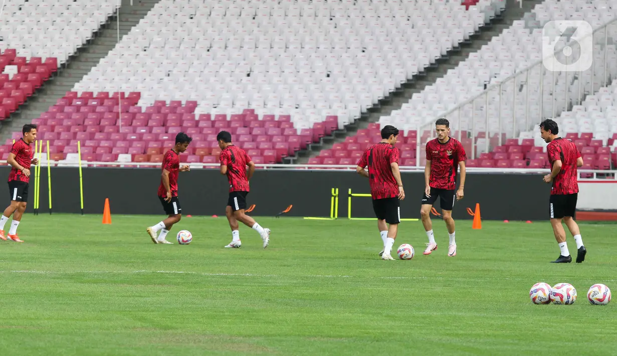 Saat ini, timnas Indonesia berada di peringkat kedua klasemen Grup F dengan tujuh poin. (Liputan6.com/Herman Zakharia)