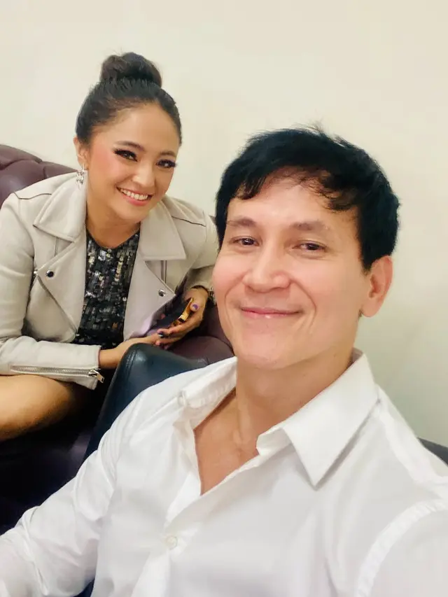6 Potret Marcellino Lefrandt Kenang Reuni Pemain Sinetron Bidadari di Tahun 2024
