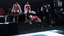 Pesenam muda Indonesia, Abinyu Rafi melakukan lompatan pada laga Kejuaraan Senam Artistik Junior Asia ke-15 di Istora Senayan, Jakarta, Rabu (25/4). Di ajang ini, Indonesia menurunkan 10 atlet, lima putra dan lima putri. (Liputan6.com/Helmi Fithriansyah)