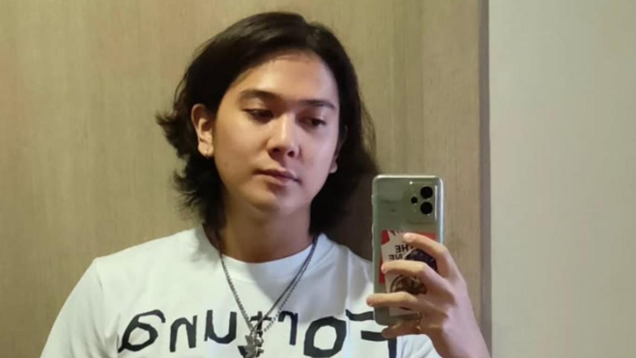 Penampilan Baru Iqbaal Ramadhan yang Kini Jadi Produser Eksekutif, Makin Ganteng dengan Rambut Mirip Nike Ardilla
