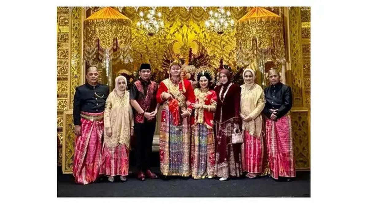 6 Potret Pasha Ungu dan Adelia Kondangan di Palu, Shakiena Azalea Curi Perhatian