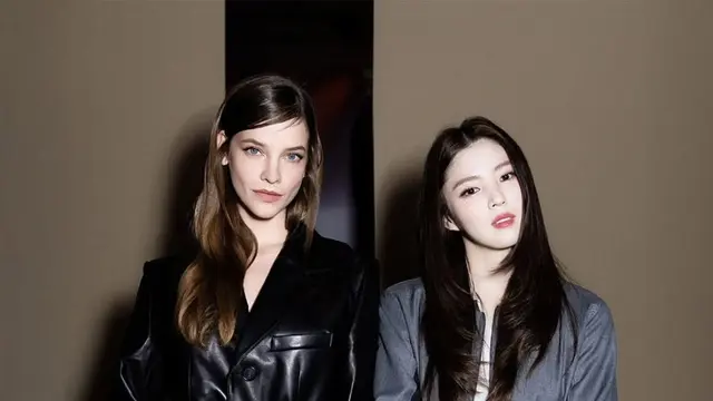 Han So Hee Tampil Sporty Casual di Milan Fashion Week, Pesonanya Curi Atensi Saat Pose Bareng Barbara Palvin