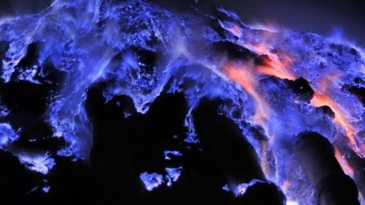 Ilustrasi blu fire kawah Gunung Ijen (Istimewa)